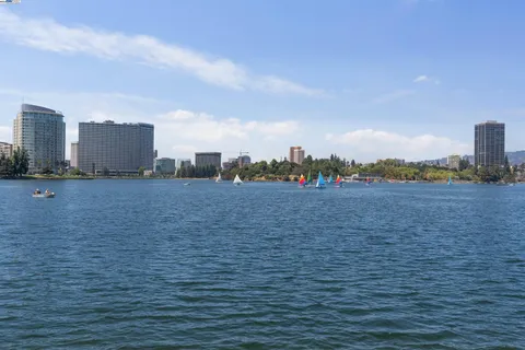 $399,000 | 1438 Lakeshore Avenue, Unit 6, Oakland, CA 94606