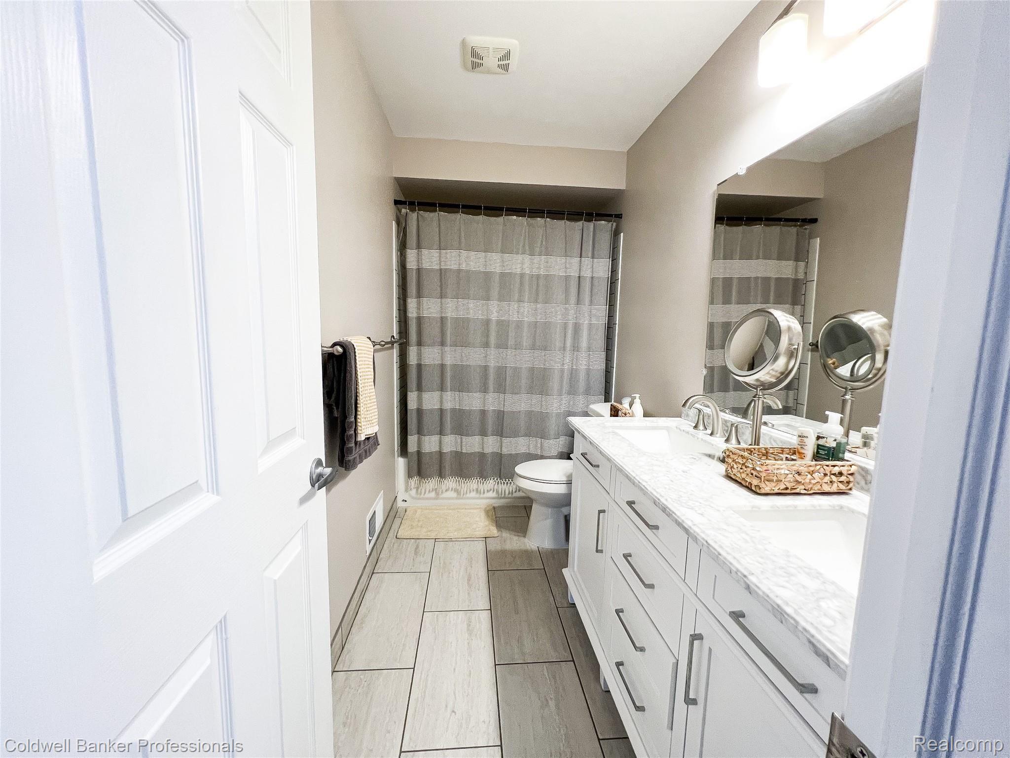 2779 Longview Avenue Rochester, MI 48307 - Photo 18 of 19 EA769210-1368-424A-A698-87095FA2723F.jpeg