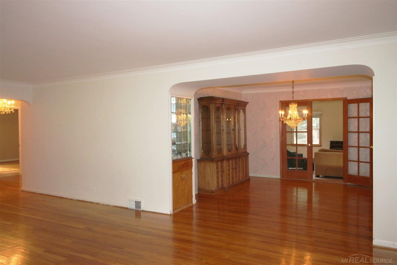 954 South Renaud Road Grosse Pointe Woods, MI 48236 - Photo 10 of 46