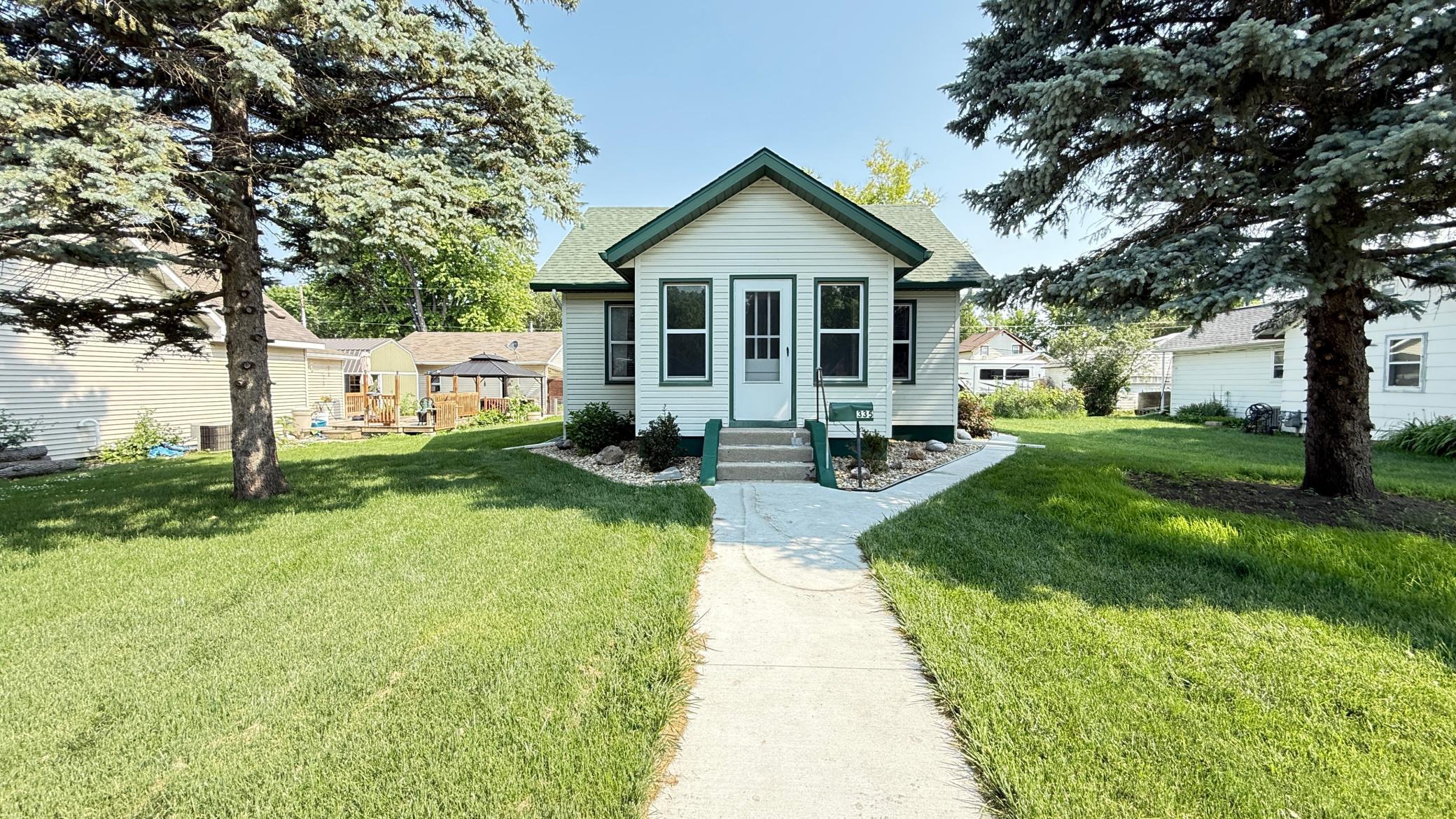 335 East Schlieman Avenue Appleton, MN 56208 - Photo 1 of 9