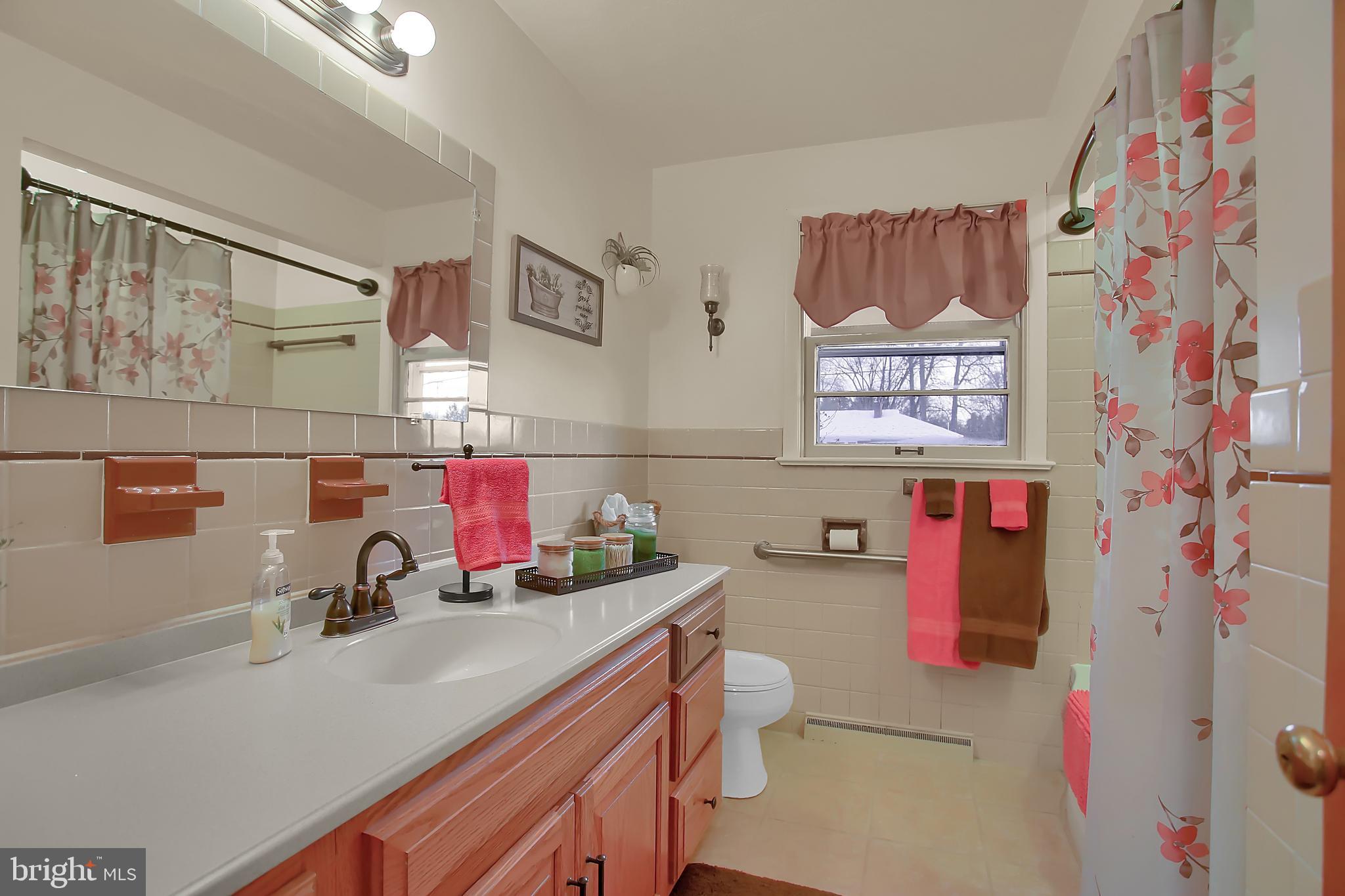 1887 Marigold Road York, PA 17408 - Photo 15 of 37 Large full bath