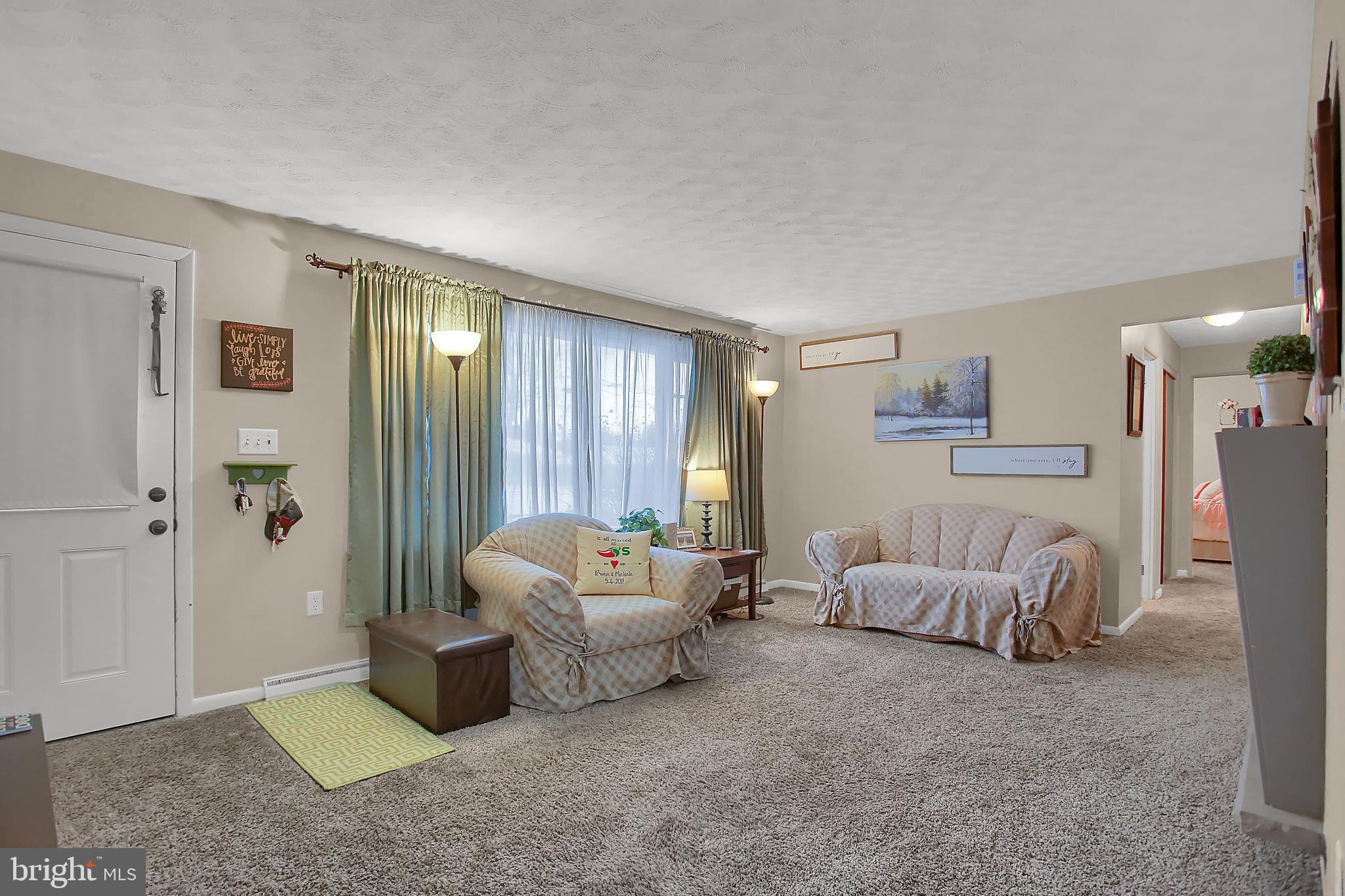 1887 Marigold Road York, PA 17408 - Photo 3 of 37 Living room