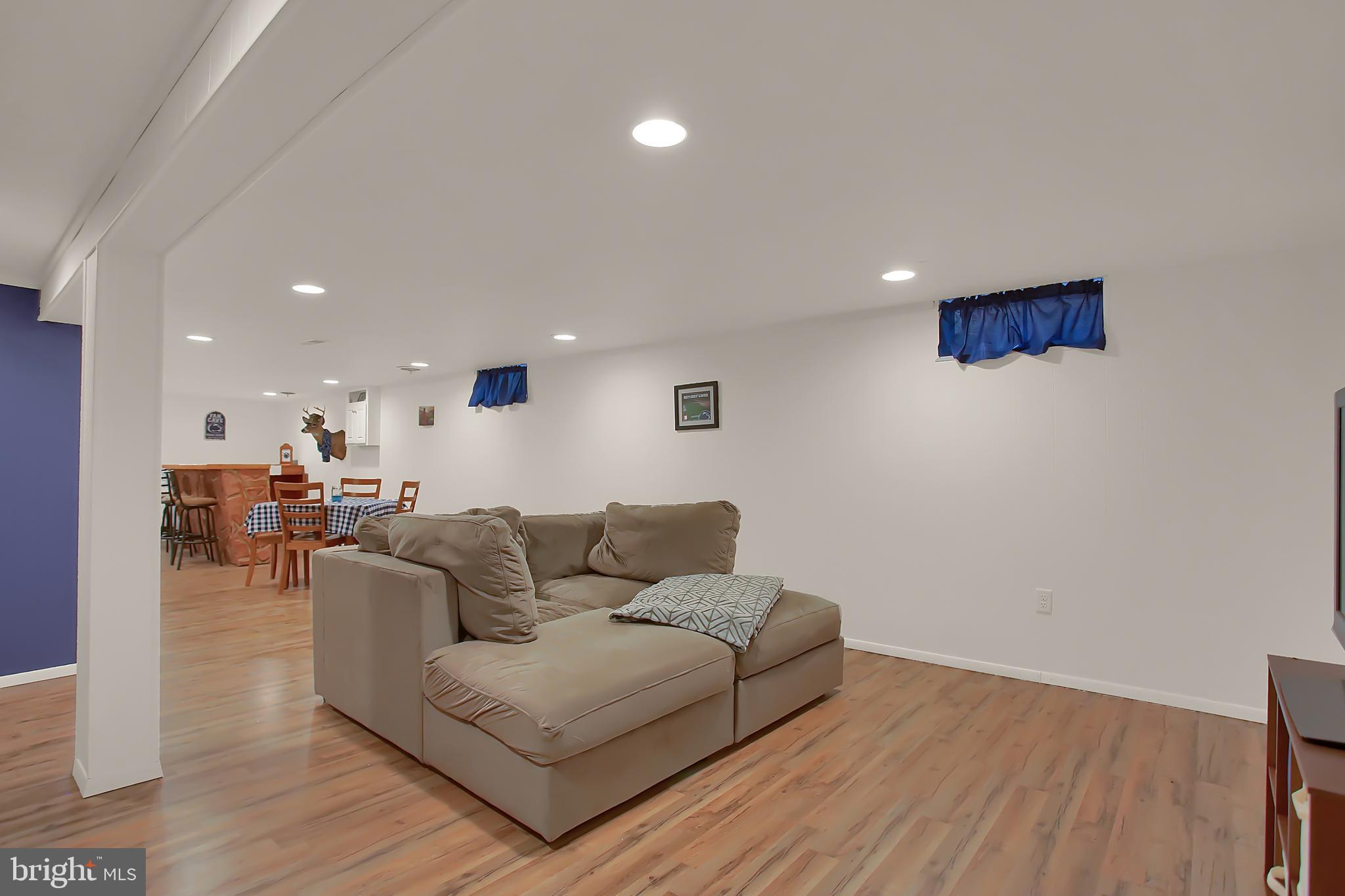 1887 Marigold Road York, PA 17408 - Photo 21 of 37 New Laminate flooring