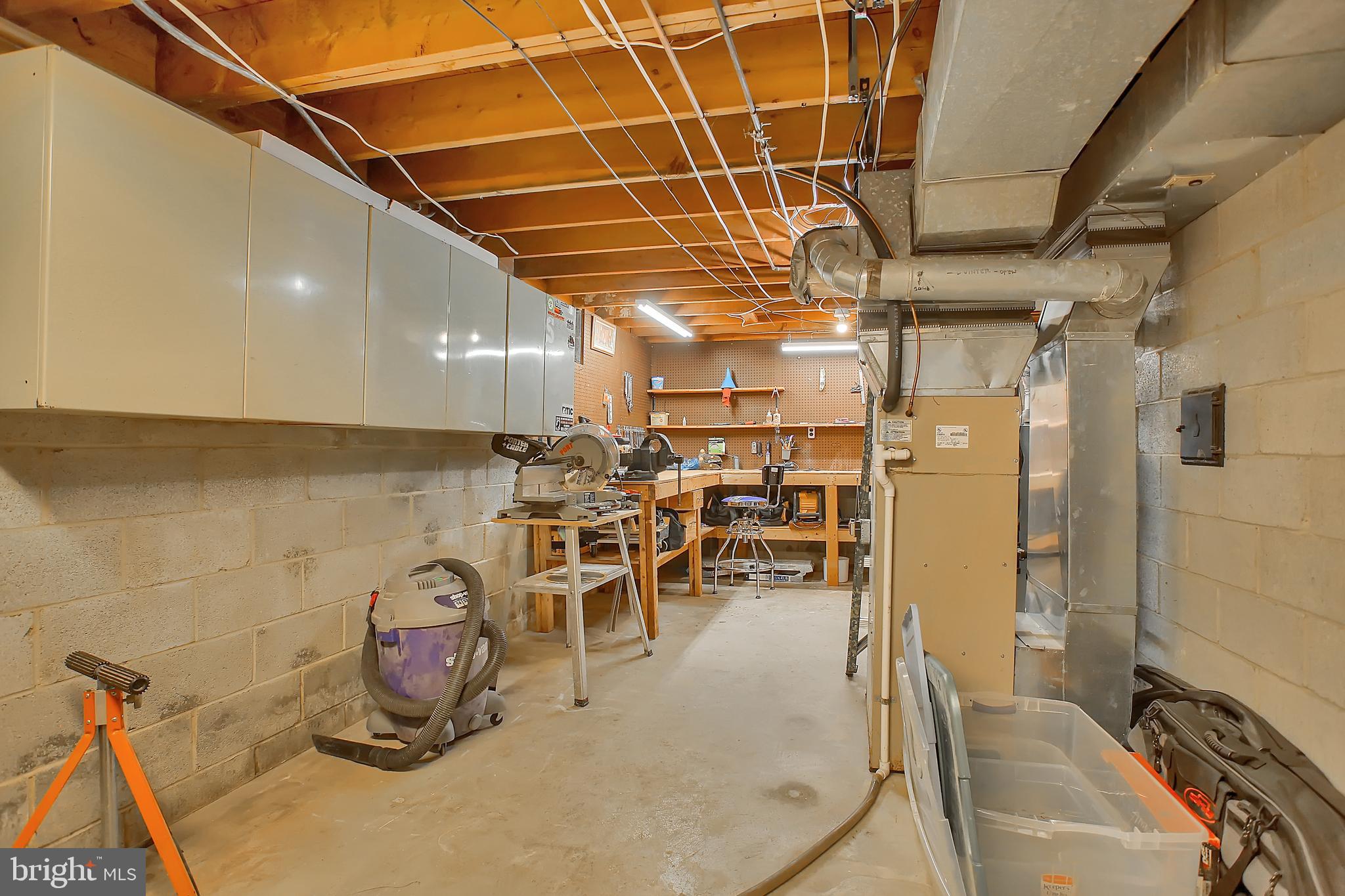 1887 Marigold Road York, PA 17408 - Photo 23 of 37 Workshop area