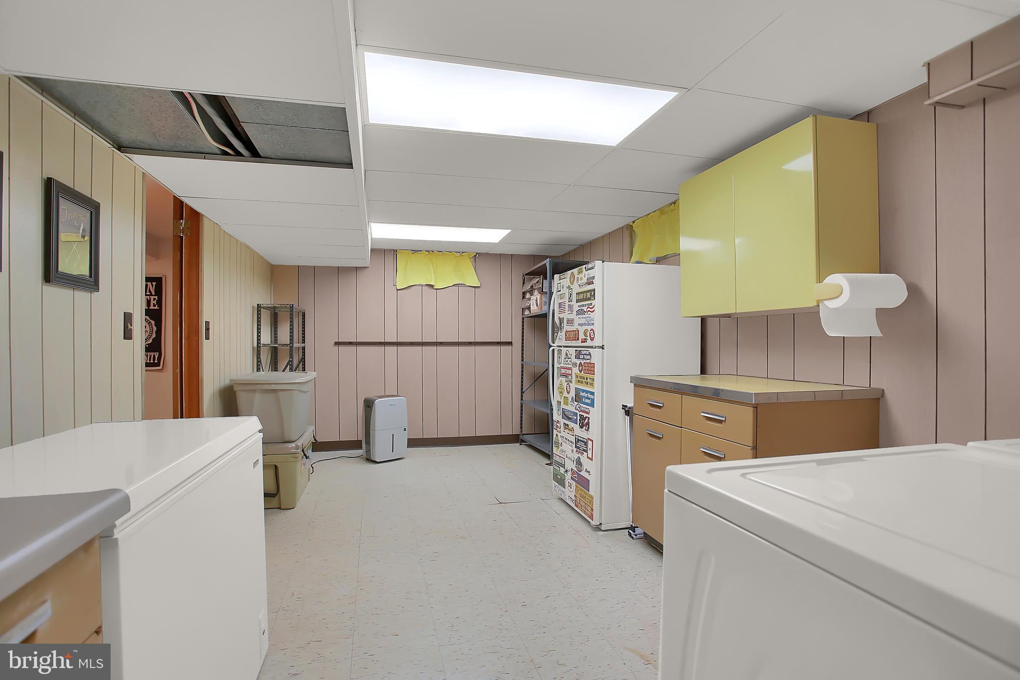 1887 Marigold Road York, PA 17408 - Photo 24 of 37 Laundry room with built ins
