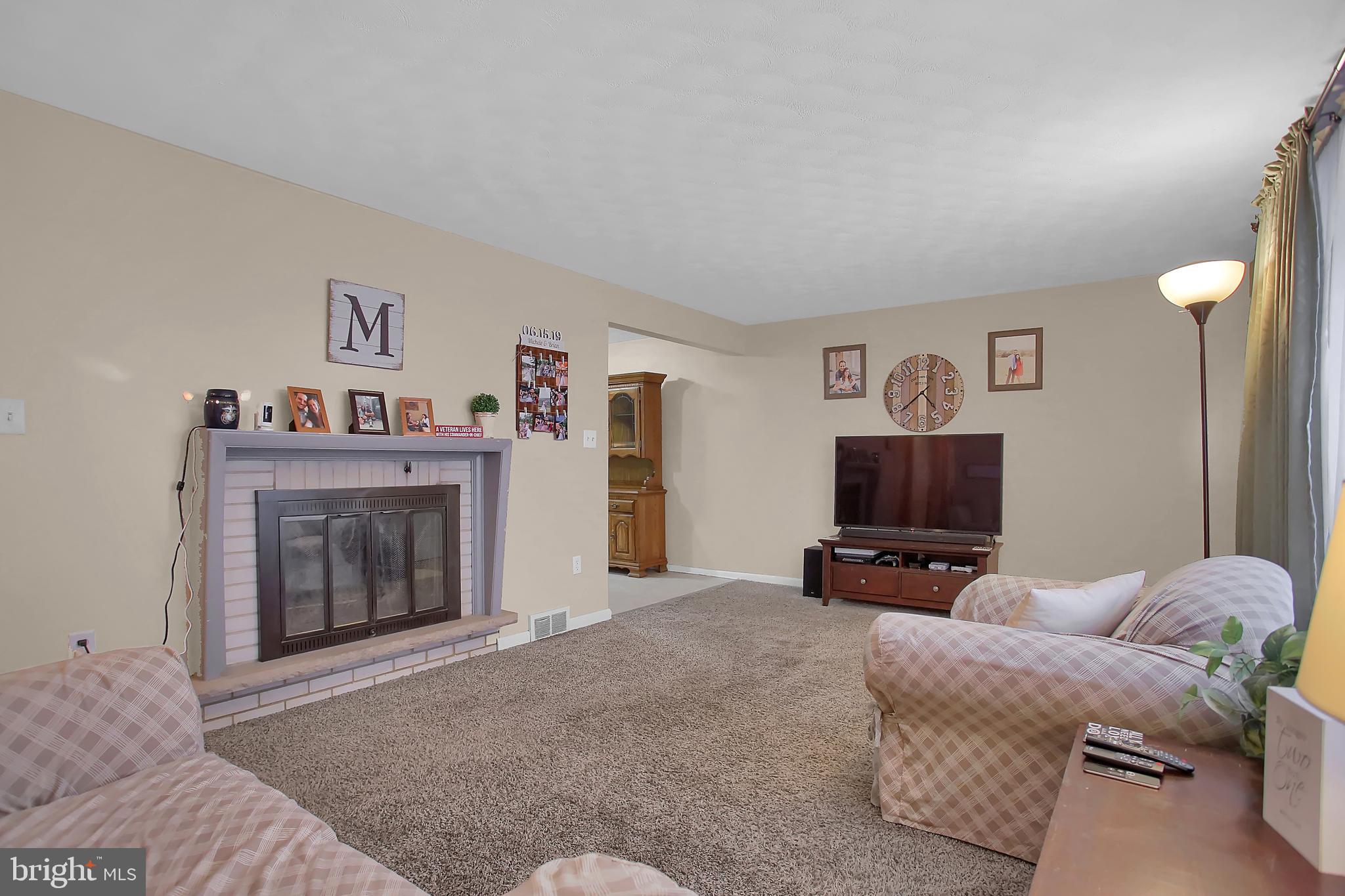 1887 Marigold Road York, PA 17408 - Photo 35 of 37 Living room