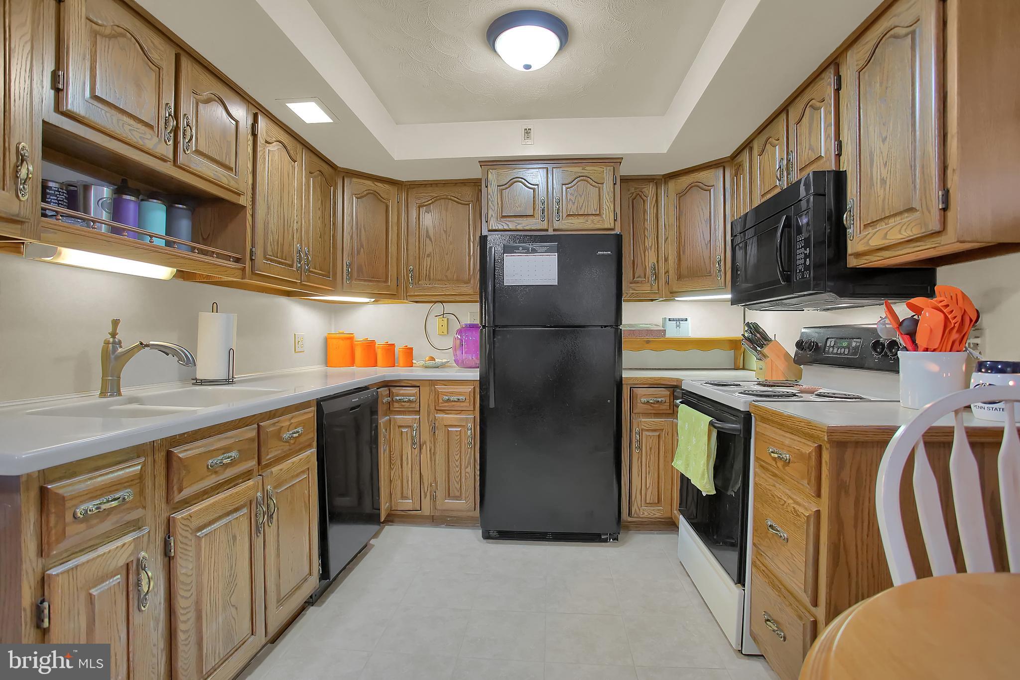 1887 Marigold Road York, PA 17408 - Photo 6 of 37 Kitchen