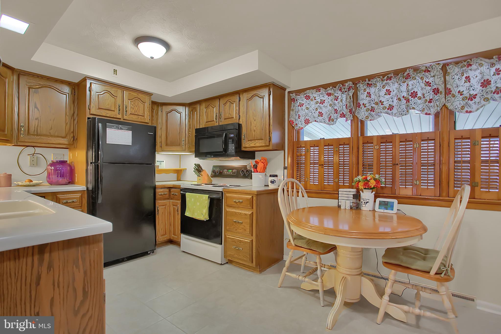 1887 Marigold Road York, PA 17408 - Photo 7 of 37 All appliances included