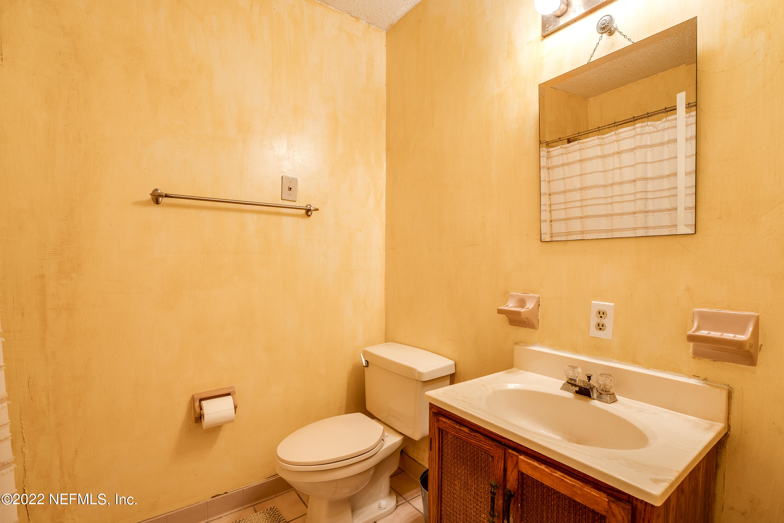 54528 Vikki Road Callahan, FL 32011 - Photo 38 of 41 a bathroom with a sink and a toilet