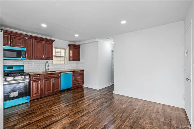 $3,525 | 953 A East 217th Street, Unit 3 | Williamsbridge