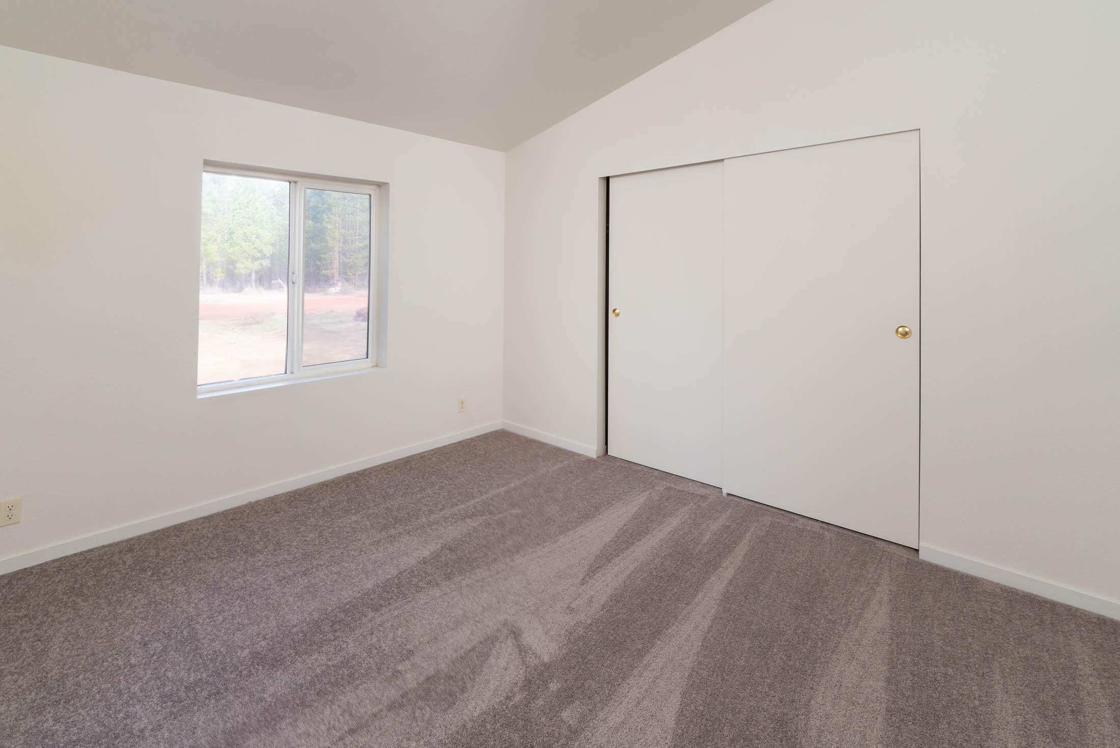 2706 Boone Circle La Pine, OR 97739 - Photo 9 of 32 2106 Boone Ct_0080