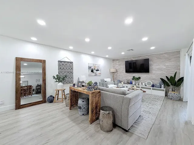 $379,000 | 8117 Northwest 71st Court, Tamarac, FL 33321