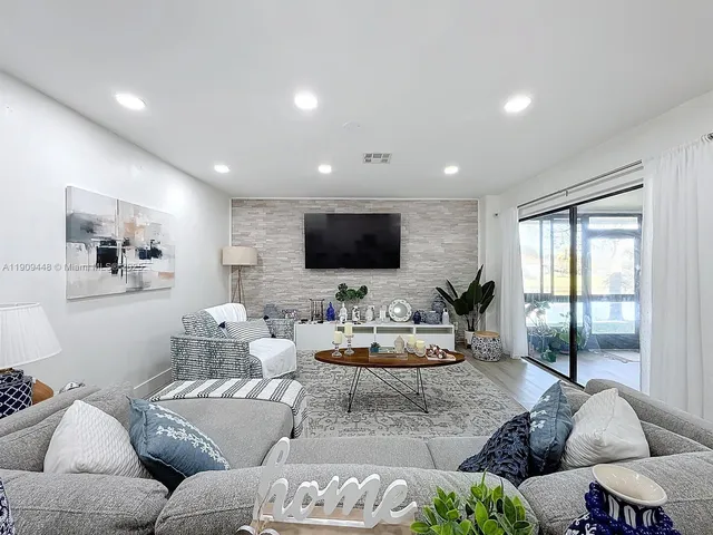 $379,000 | 8117 Northwest 71st Court, Tamarac, FL 33321