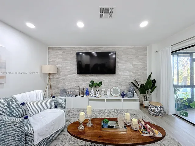 $379,000 | 8117 Northwest 71st Court, Tamarac, FL 33321