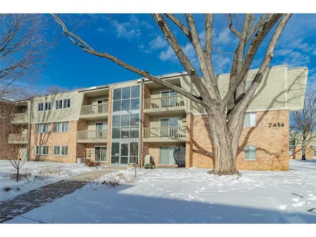 $1,300 | 7414 West 22nd Street, Unit 315, St. Louis Park, MN 55426