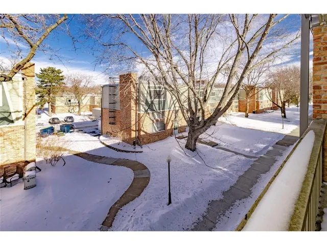 $1,300 | 7414 West 22nd Street, Unit 315, St. Louis Park, MN 55426