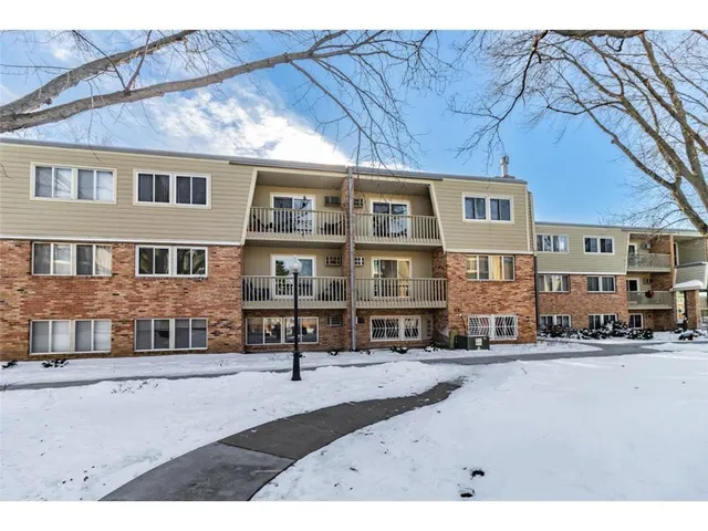 $1,300 | 7414 West 22nd Street, Unit 315, St. Louis Park, MN 55426