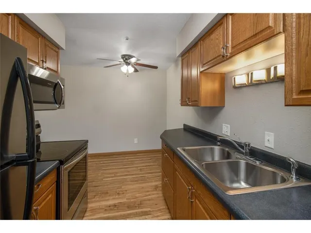 $1,300 | 7414 West 22nd Street, Unit 315, St. Louis Park, MN 55426