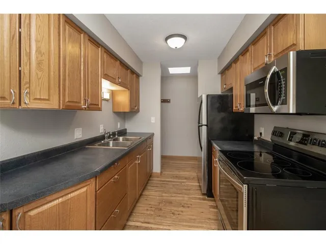 $1,300 | 7414 West 22nd Street, Unit 315, St. Louis Park, MN 55426