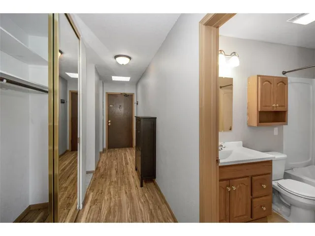 $1,300 | 7414 West 22nd Street, Unit 315, St. Louis Park, MN 55426