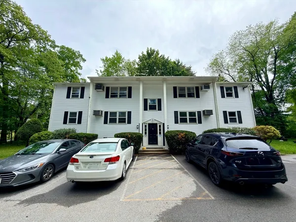 $2,000 | 2 Annaberry Lane, Unit 1A, Auburn, MA 01501