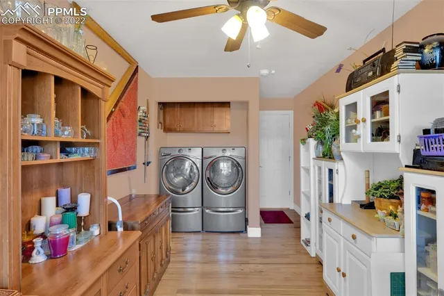 a very nice looking room with kitchen view