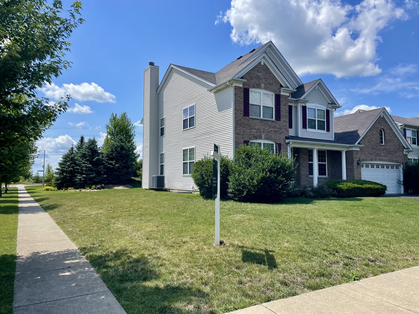 388 Toccoa Lane Volo, IL 60073 - Photo 2 of 6 a front view of a house with garden