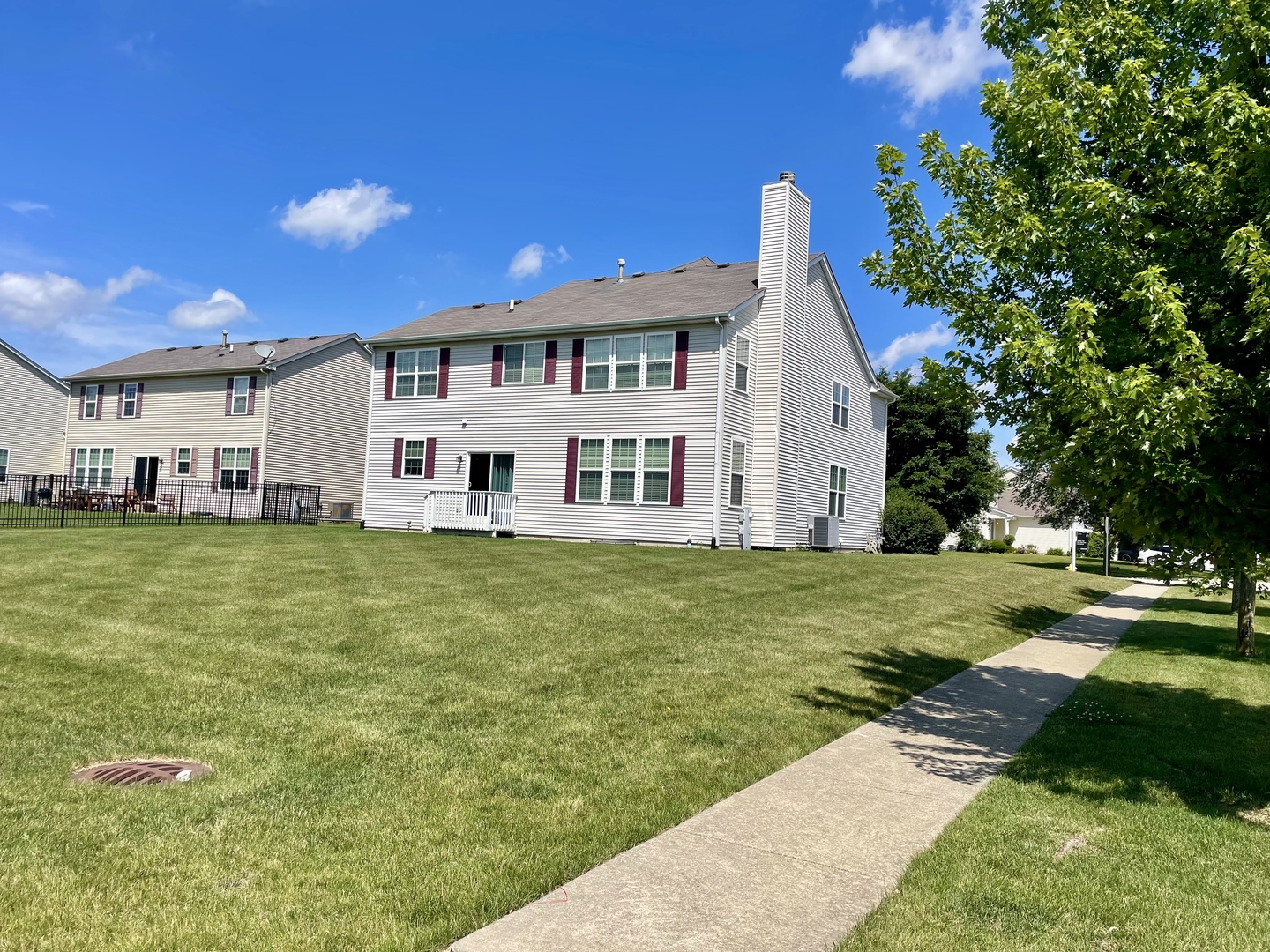 388 Toccoa Lane Volo, IL 60073 - Photo 5 of 6 a front view of a house with a garden
