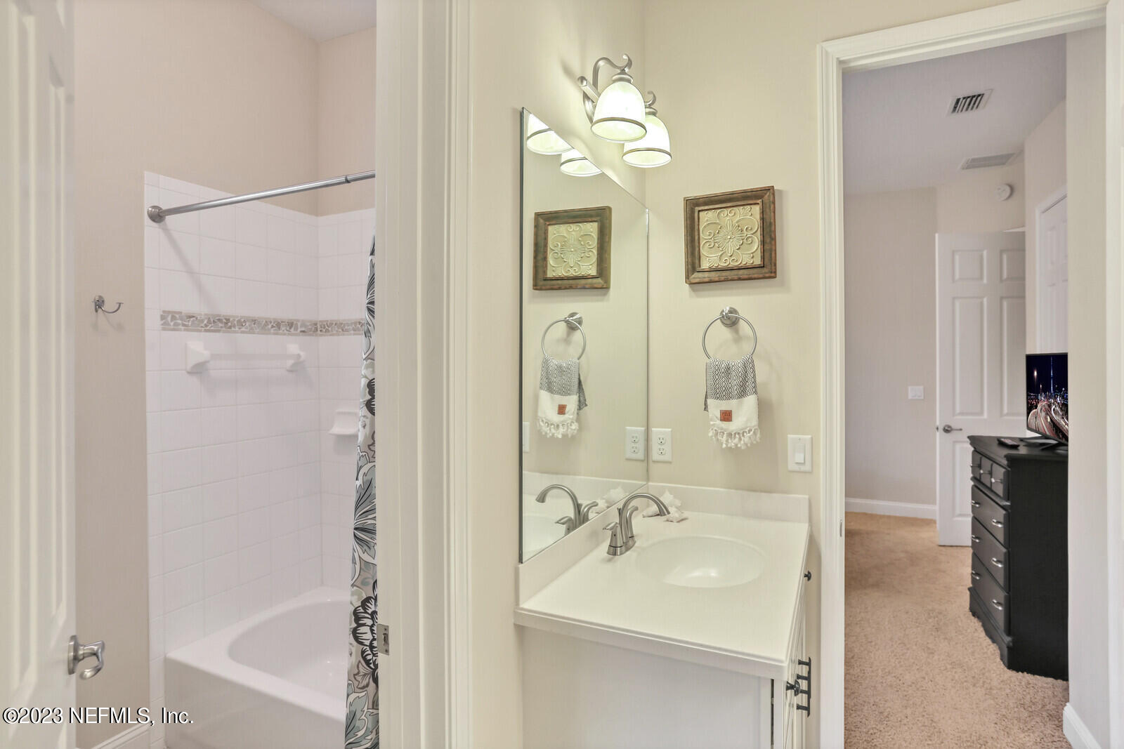 291 Ellsworth Circle St. Johns, FL 32259 - Photo 24 of 72 Guest Bath 1