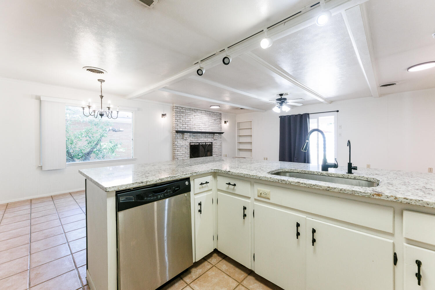 4618 30th Street Lubbock, TX 79410 - Photo 17 of 42 Kitchen