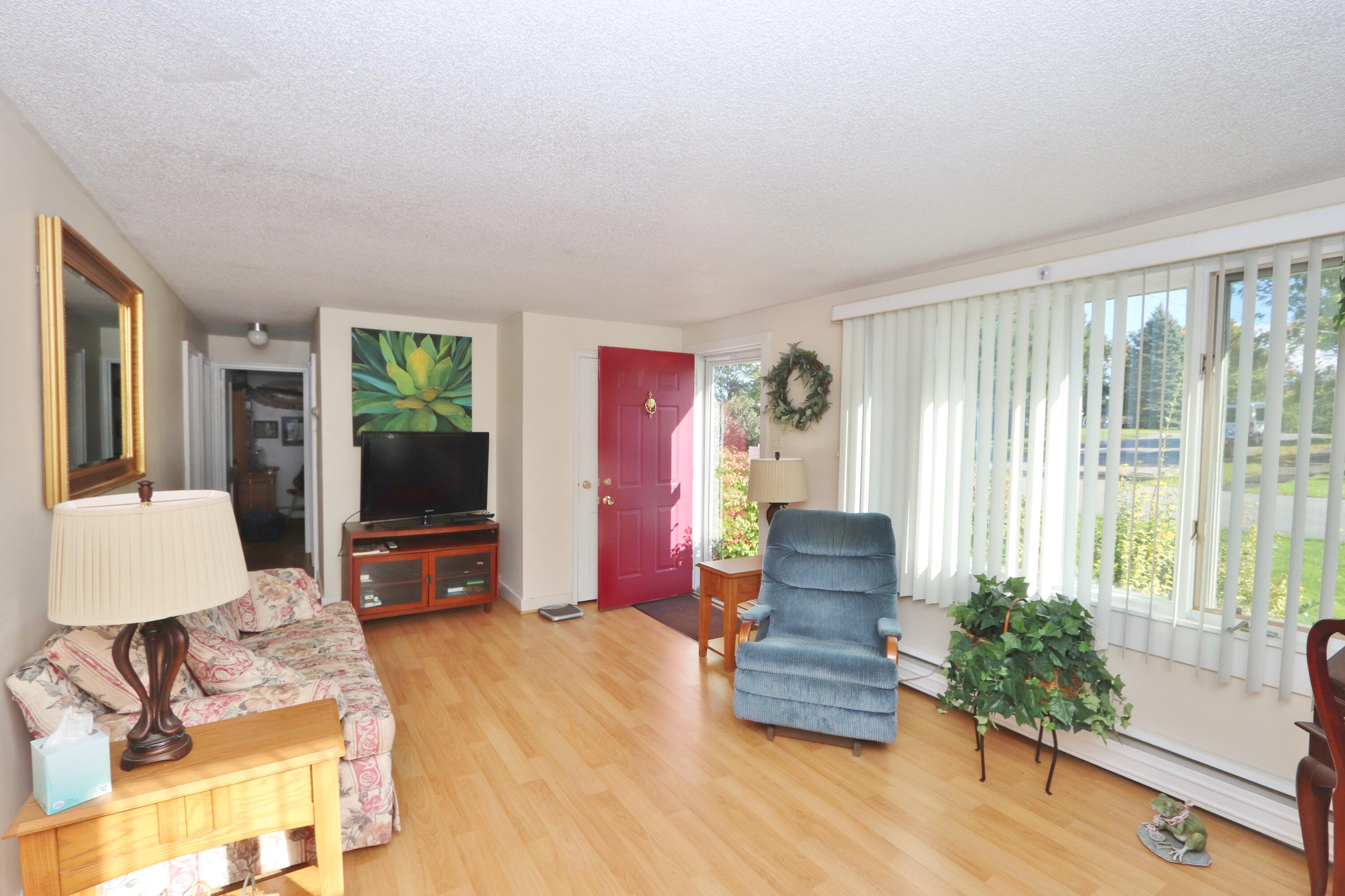 187 Thornton Road Bangor, ME 04401 - Photo 6 of 17 IMG_7891