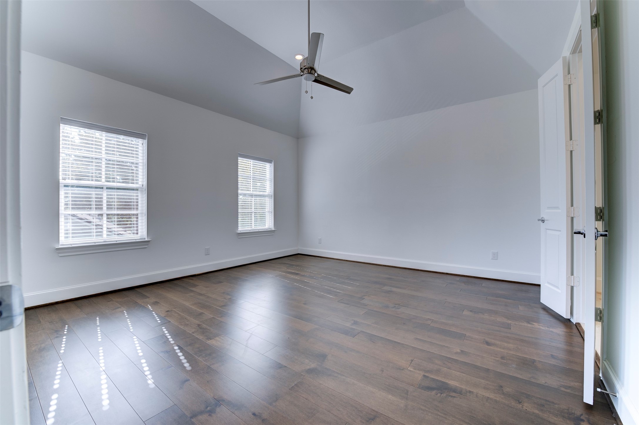 4947 Rusk Street Houston, TX 77023 - Photo 15 of 40 Spacious primary bedroom