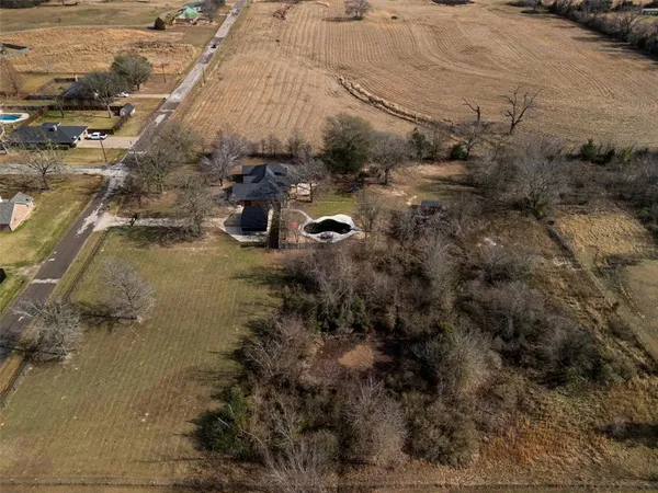 a view of lot of trees and houses