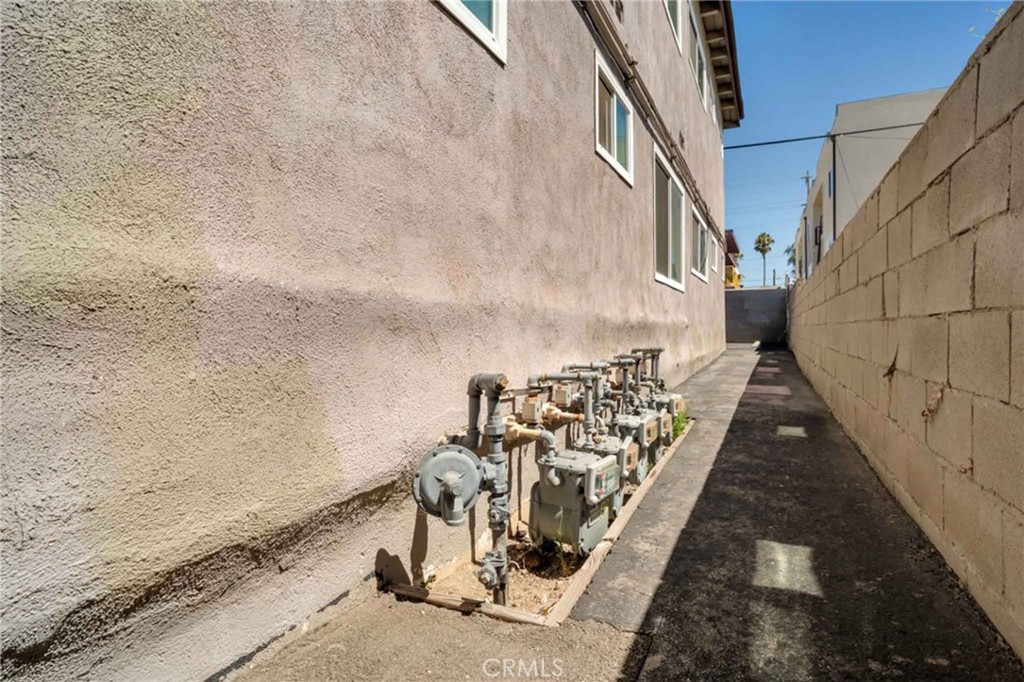 5326 Cahuenga Boulevard North Hollywood, CA 91601 - Photo 8 of 15 a view of a terrace with sky view