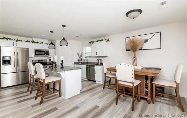 $299,900 | 829 Wolf Run Pk Boulevard, Jeffersonville, IN 47130