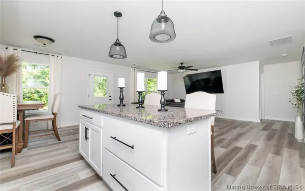 $299,900 | 829 Wolf Run Pk Boulevard, Jeffersonville, IN 47130