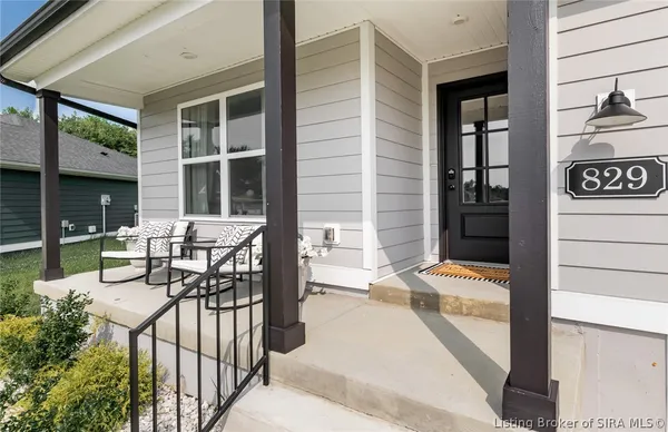 $299,900 | 829 Wolf Run Pk Boulevard, Jeffersonville, IN 47130