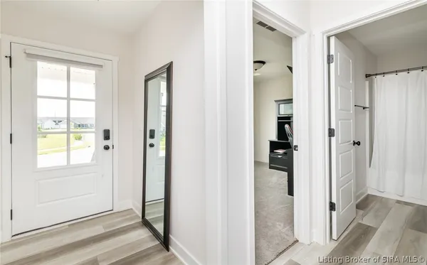 $299,900 | 829 Wolf Run Pk Boulevard, Jeffersonville, IN 47130