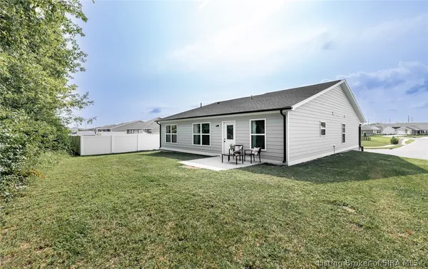 $299,900 | 829 Wolf Run Pk Boulevard, Jeffersonville, IN 47130