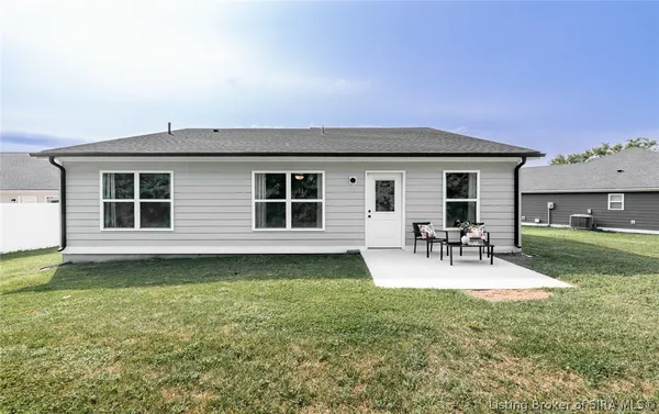 $299,900 | 829 Wolf Run Pk Boulevard, Jeffersonville, IN 47130