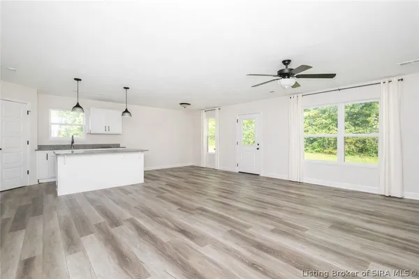 $299,900 | 829 Wolf Run Pk Boulevard, Jeffersonville, IN 47130