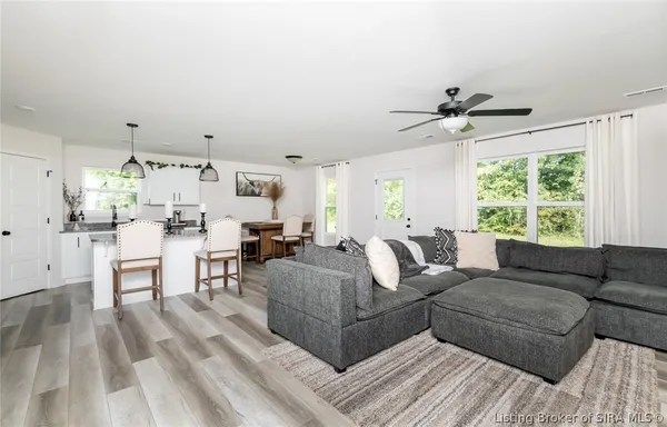 $299,900 | 829 Wolf Run Pk Boulevard, Jeffersonville, IN 47130