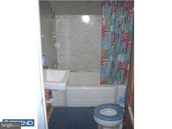 9 Overhill Road Upper Darby, PA 19082 - Photo 3 of 12