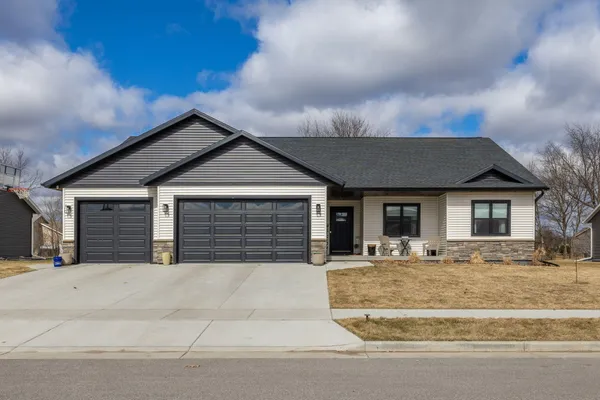 $579,900 | 1909 Arches Drive, Holmen, WI 54636