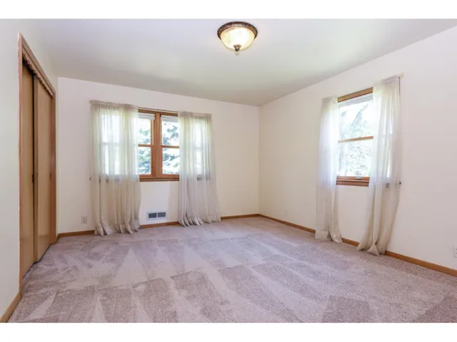 $2,850 | 4725 Valley View Road, Edina, MN 55424