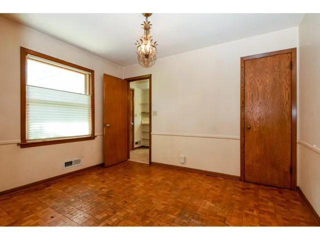 $2,850 | 4725 Valley View Road, Edina, MN 55424