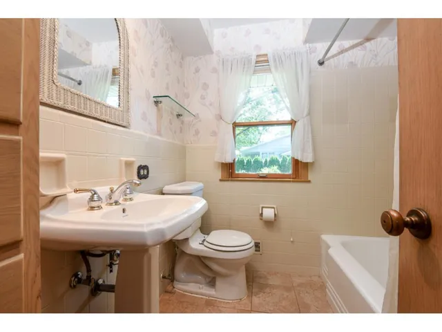 $2,850 | 4725 Valley View Road, Edina, MN 55424