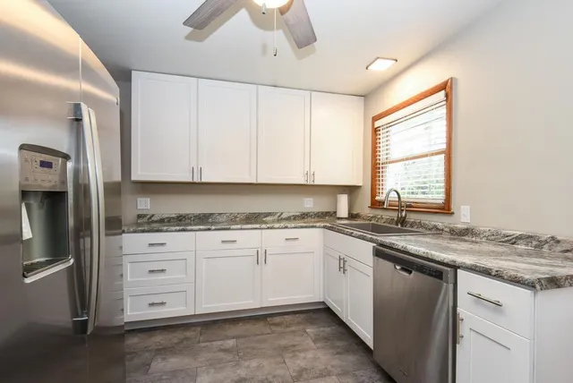 $2,850 | 4725 Valley View Road, Edina, MN 55424