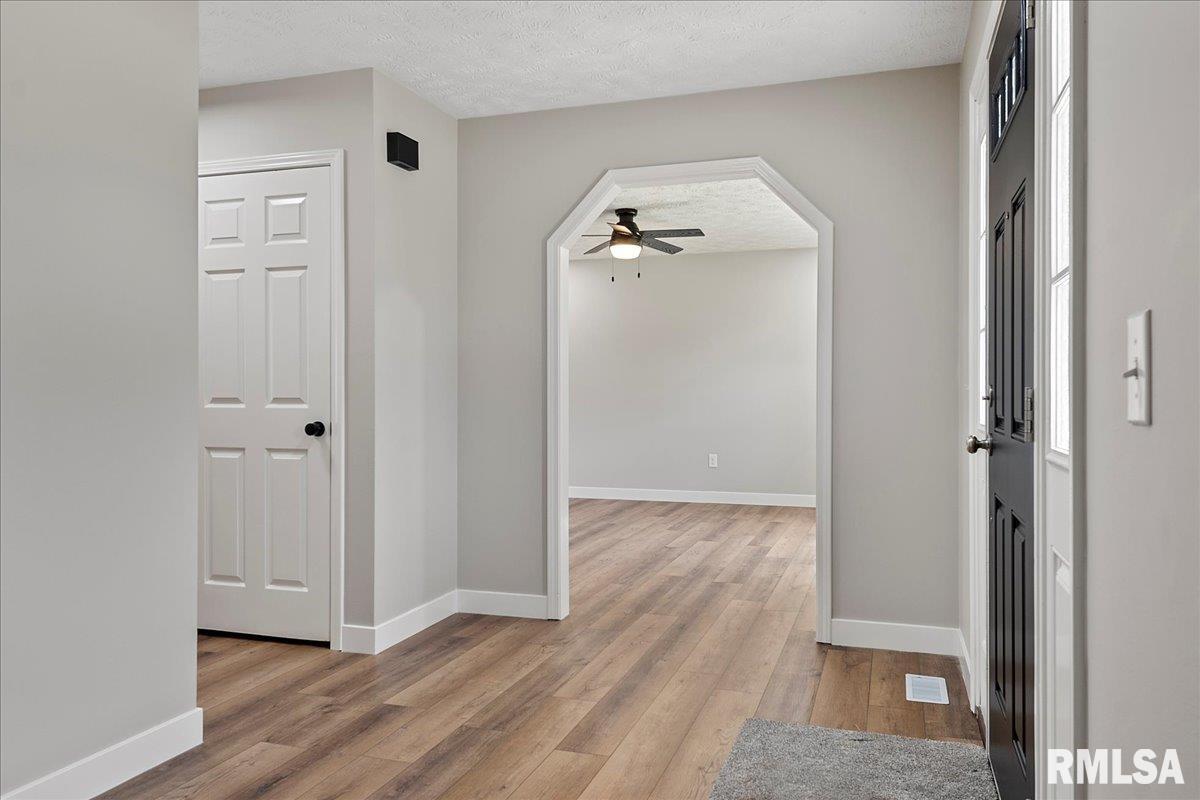 3101 Cascade Drive Springfield, IL 62704 - Photo 5 of 39 Gallery Image 5