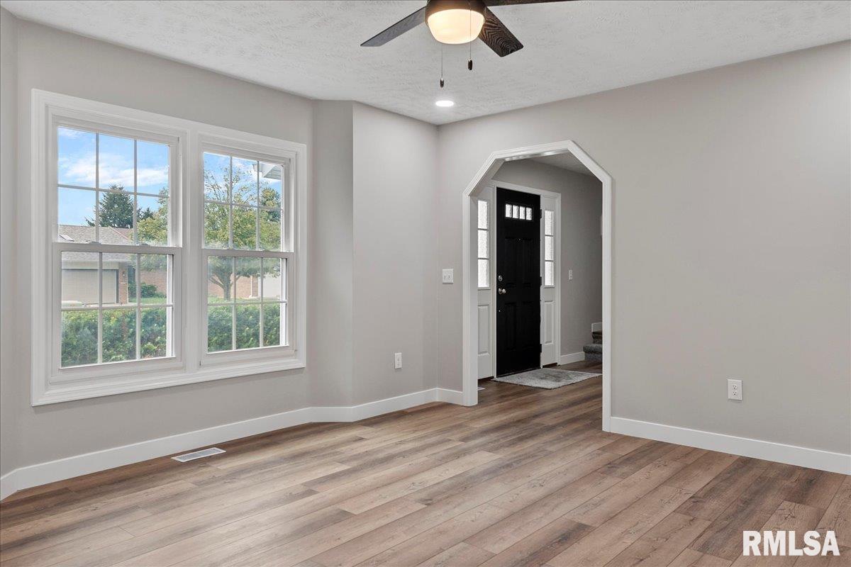 3101 Cascade Drive Springfield, IL 62704 - Photo 6 of 39 Gallery Image 6